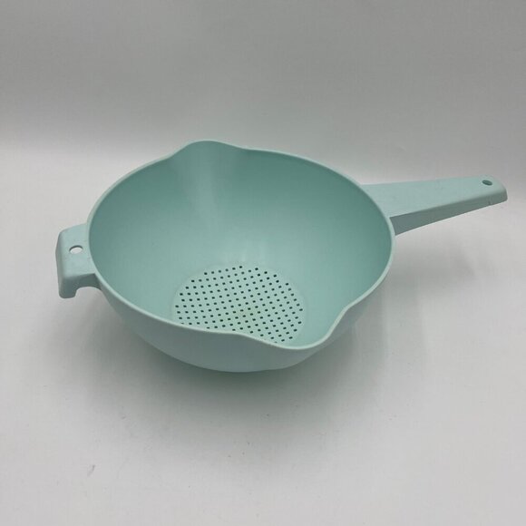Vintage Tupperware Turquoise Colander 2 Quart - Picture 4 of 6